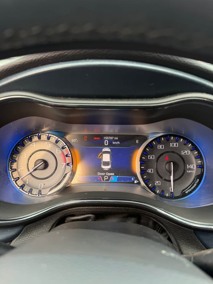 2015 Chrysler 200S thumbnail 6