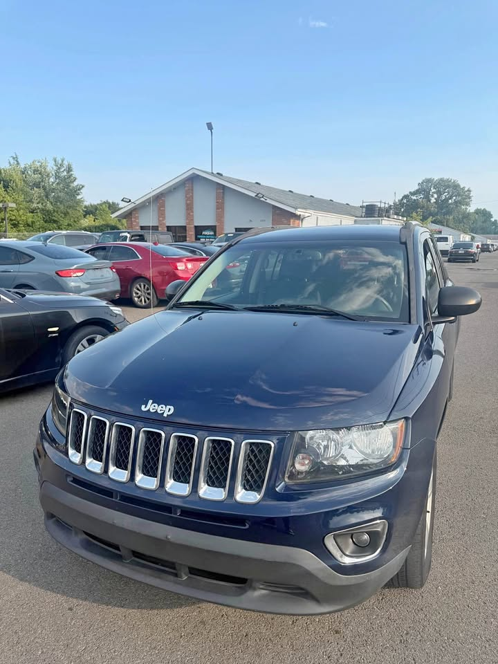 2017 Jeep Compass thumbnail 3