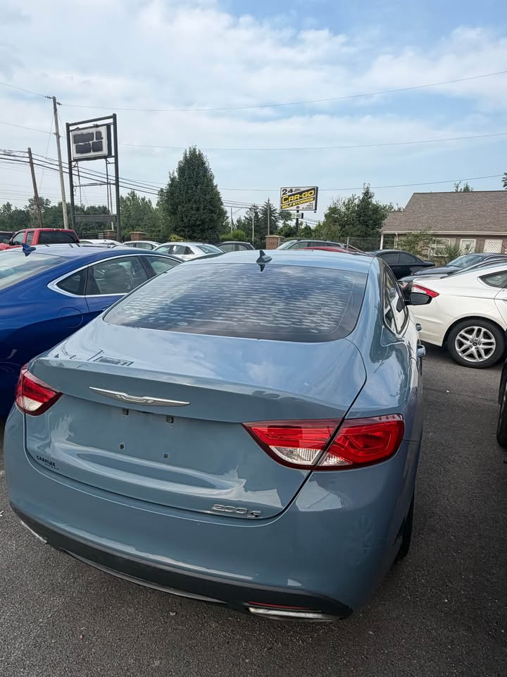 2015 Chrysler 200S thumbnail 2