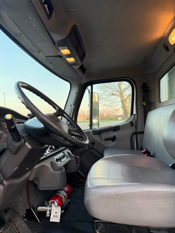 2019 Freightliner M2 106 thumbnail 5