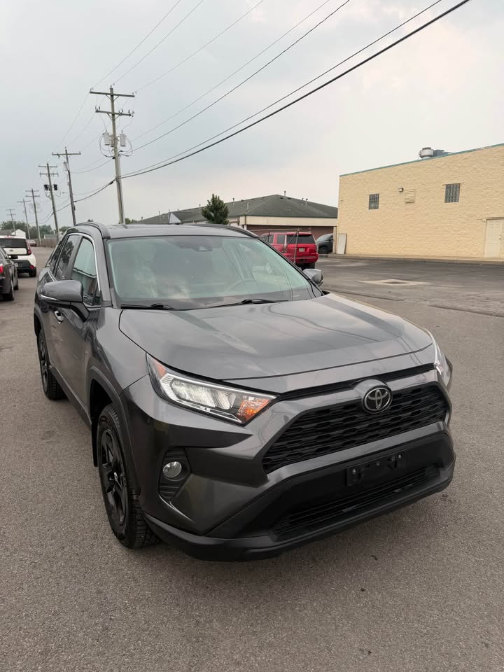 2020 Toyota RAV4 thumbnail 2