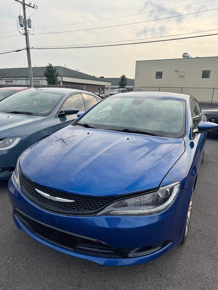2015 Chrysler 200S thumbnail 2