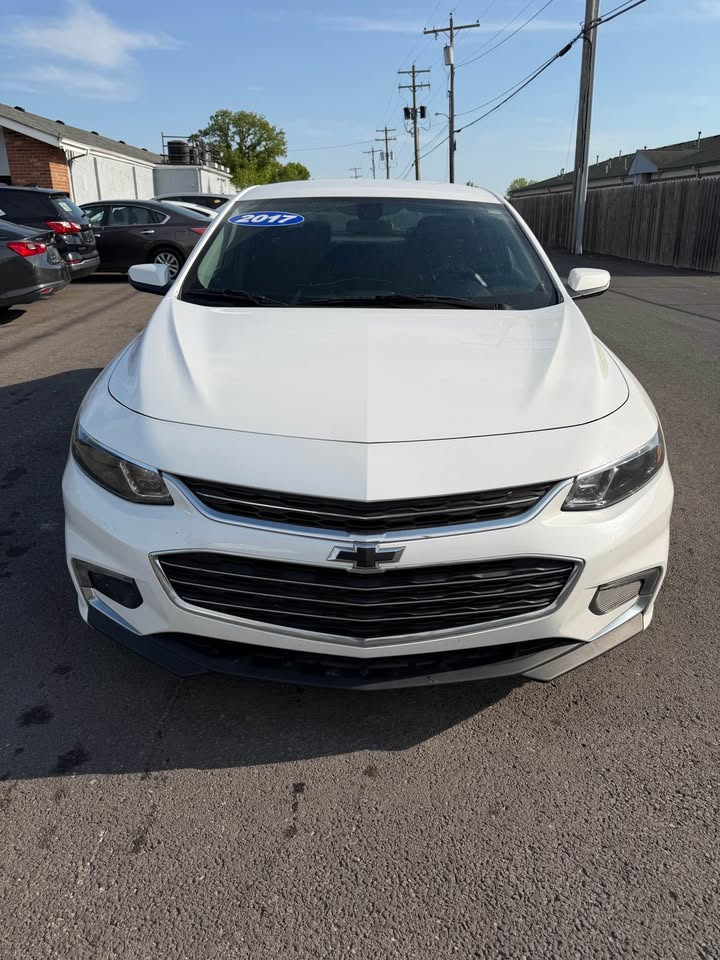 2017 Chevrolet Malibu Limited thumbnail 2