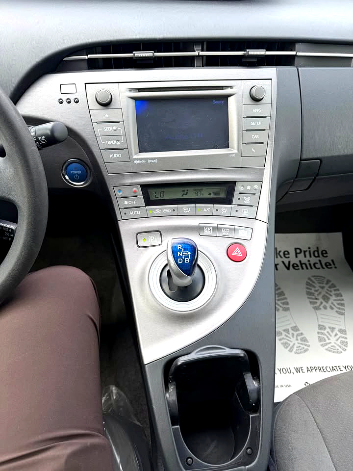 2012 Toyota Prius thumbnail 7
