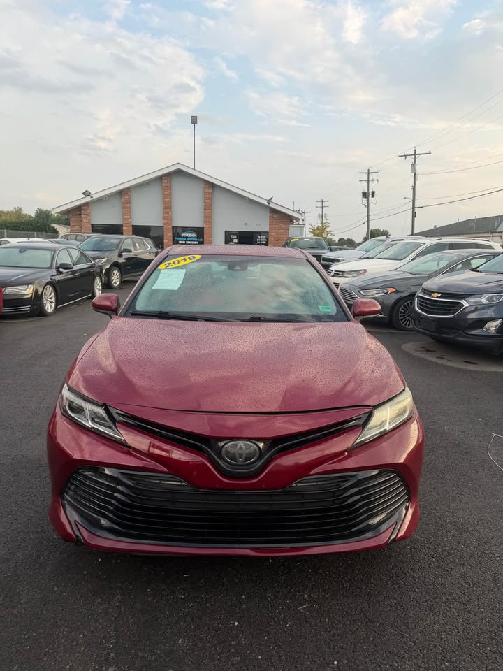 2019 Toyota Camry thumbnail 2
