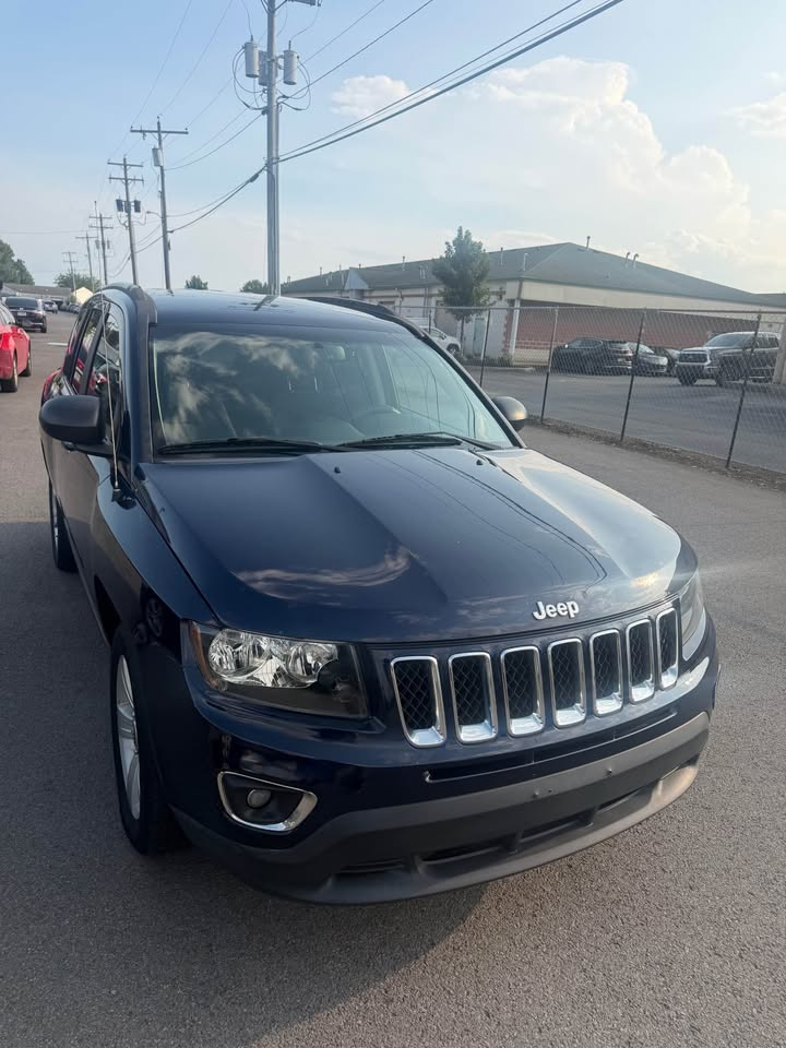 2017 Jeep Compass thumbnail 2