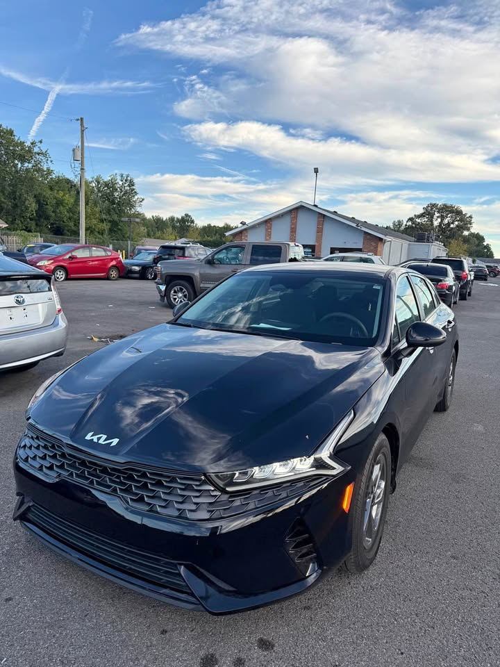 2023 Kia K5 thumbnail 2