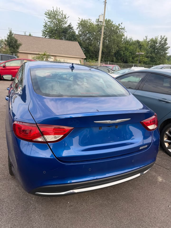 2015 Chrysler 200S thumbnail 3