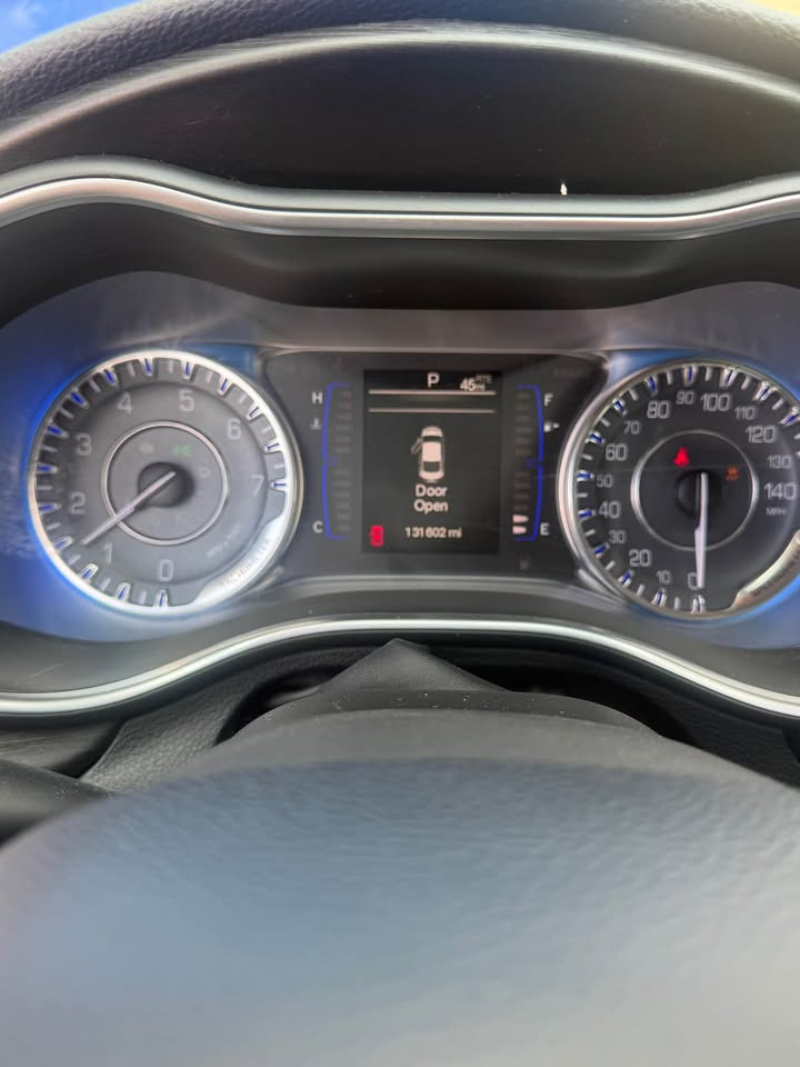 2015 Chrysler 200S thumbnail 8
