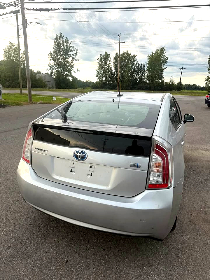 2012 Toyota Prius thumbnail 4