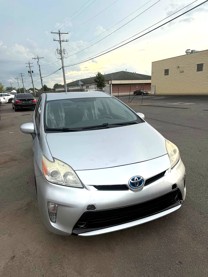 2012 Toyota Prius thumbnail 3
