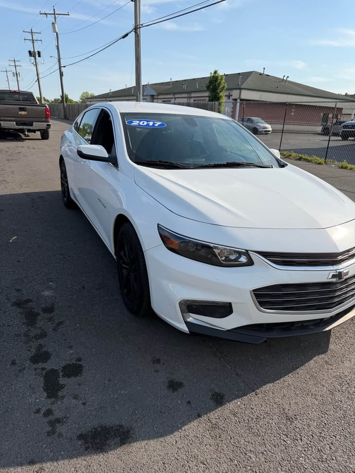 2017 Chevrolet Malibu Limited thumbnail 3