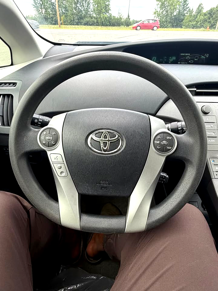 2012 Toyota Prius thumbnail 6