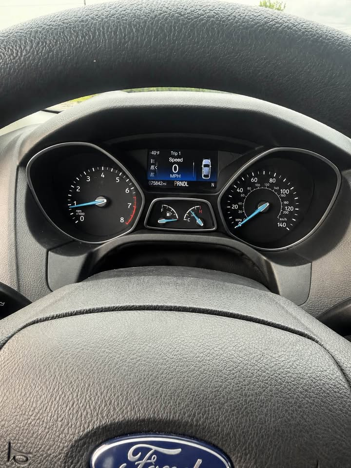 2017 Ford Focus thumbnail 5