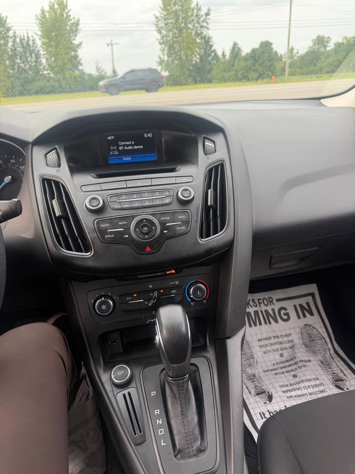 2017 Ford Focus thumbnail 6