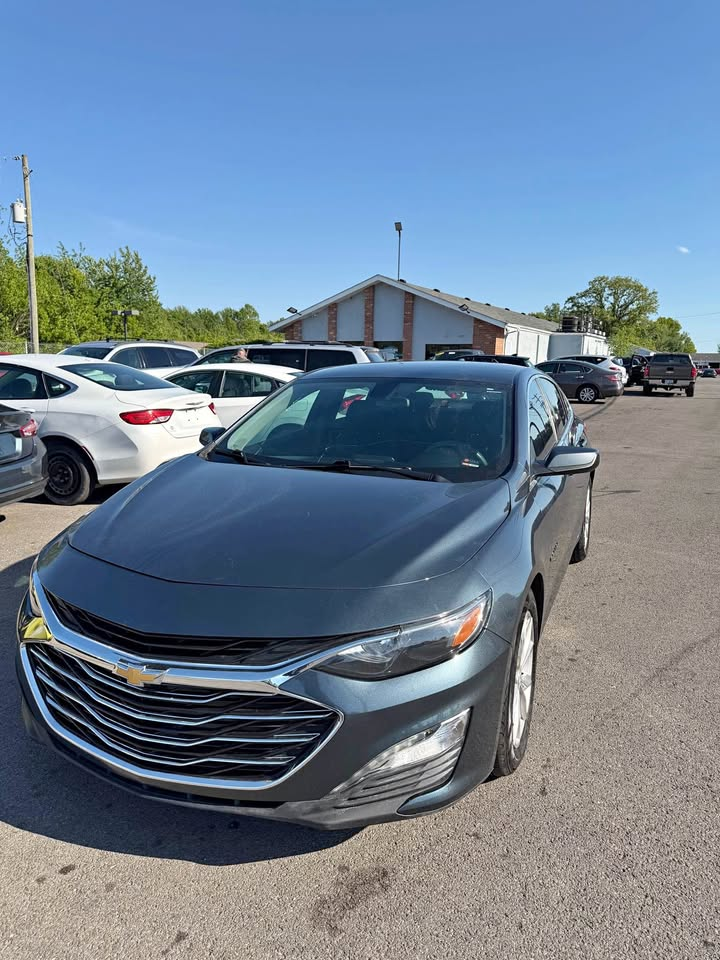 2020 Chevrolet Malibu thumbnail 2