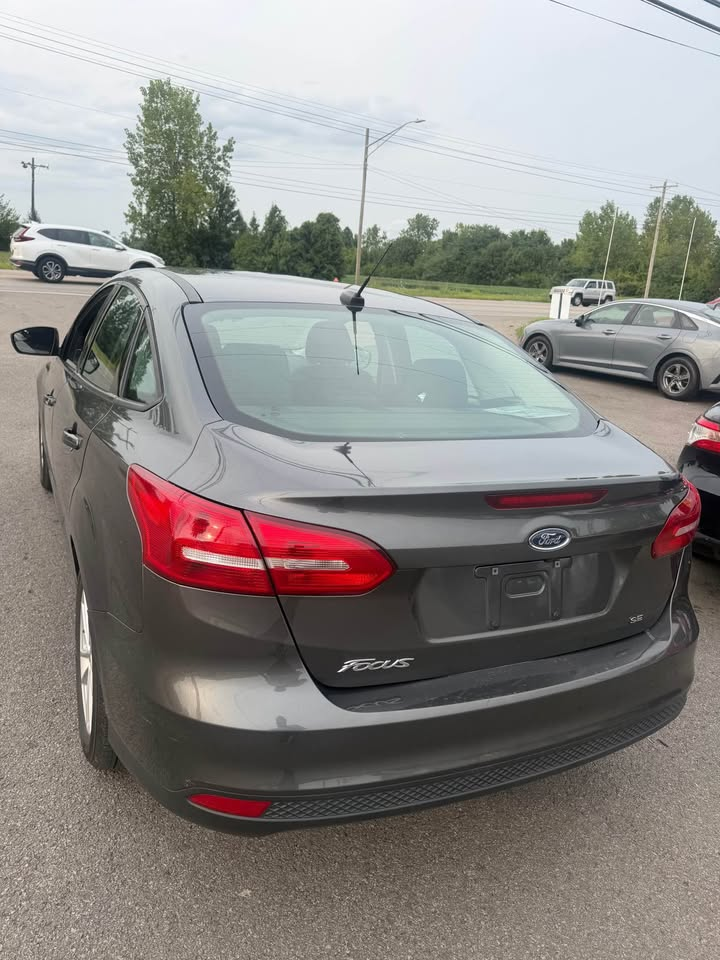 2017 Ford Focus thumbnail 4